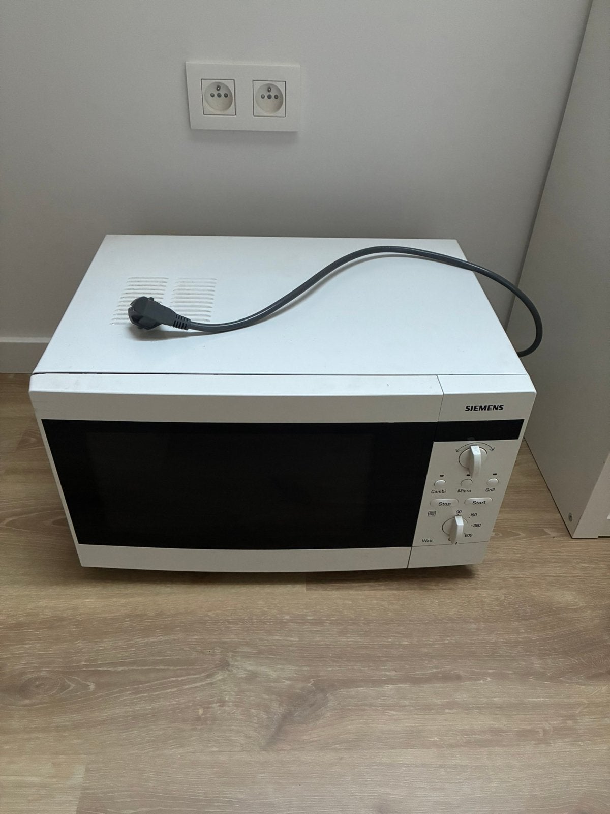 Siemens Vrijstaande Microgolfoven met Grill - Wit, Ophalen, Gebruikt, Microgolfoven, Grill