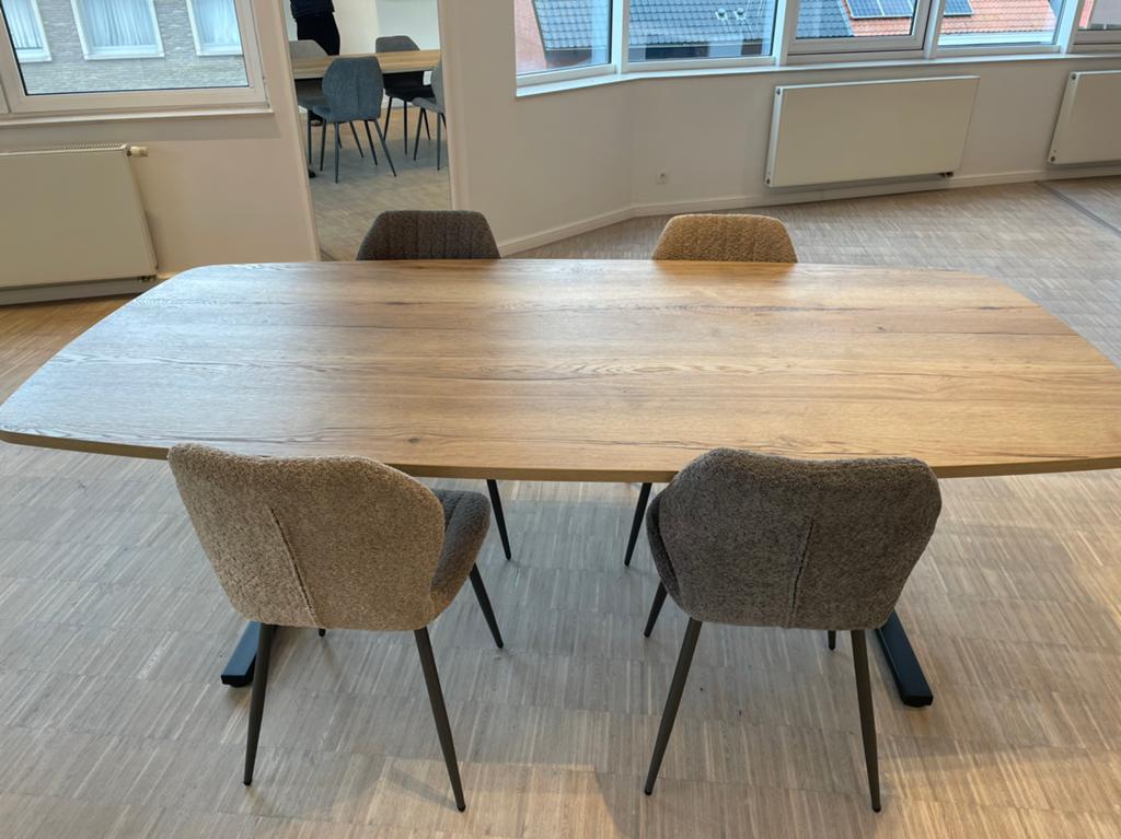 Table en MDF avec finition en bois réglable en hauteur, Enlèvement, Comme neuf, Métal