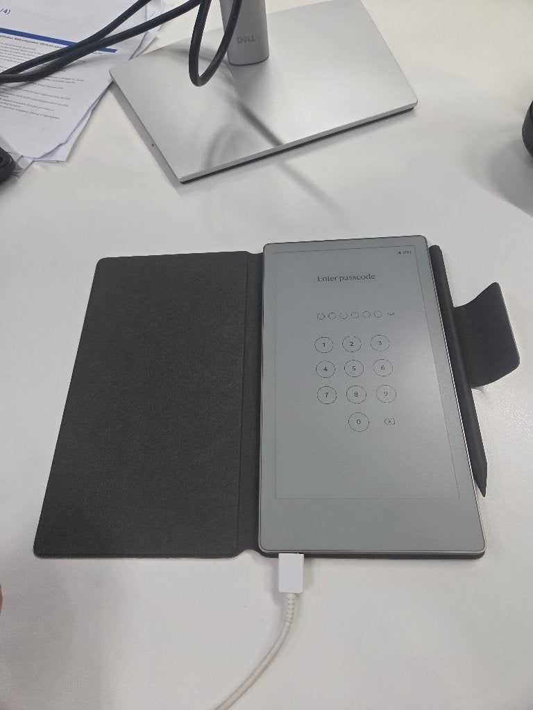 reMarkable Paper Pro Move + Marker Plus + Book Folio (ZGAN), Ophalen of Verzenden, Refurbished, Draadloos, Remarkable Paper Pro