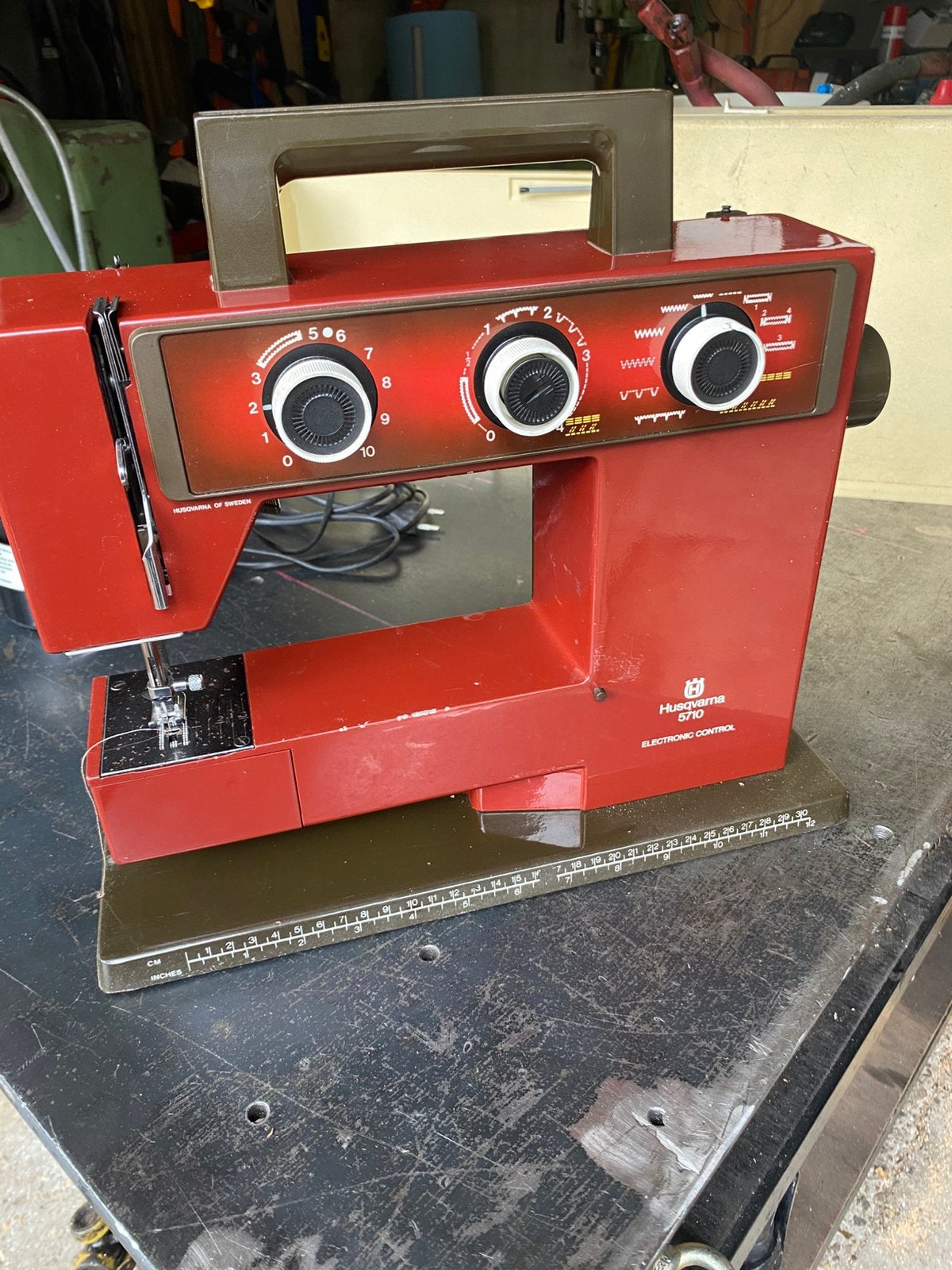 Husqvarna 5710, Hobby en Vrije tijd, Naaimachines en Toebehoren, Ophalen, Zo goed als nieuw, Naaimachine, Husqvarna