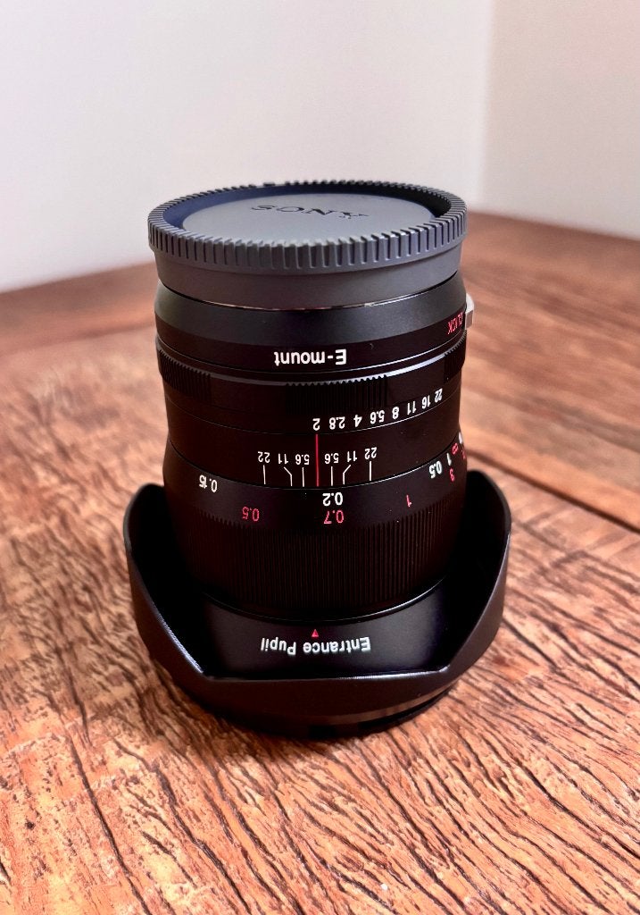 Objectif Laowa 15mm f/2 Zero-D (Sony FE) - État NEUF, Ophalen, Groothoeklens, Zo goed als nieuw, Zonnekap