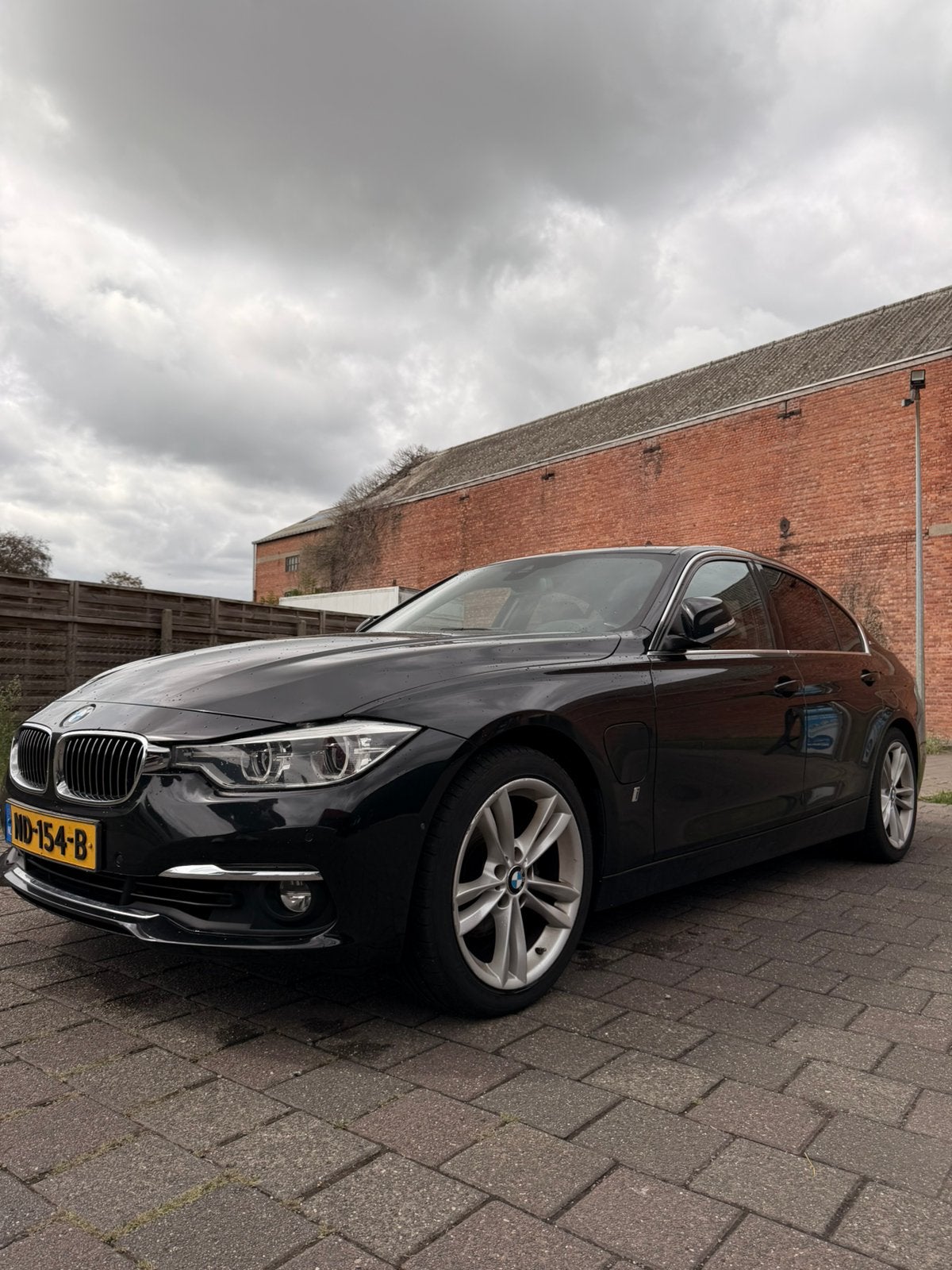 BMW 330e iPerformance 2016 252 ch, noir f/30, Autos, Cuir, Achat, Bluetooth, Automatique