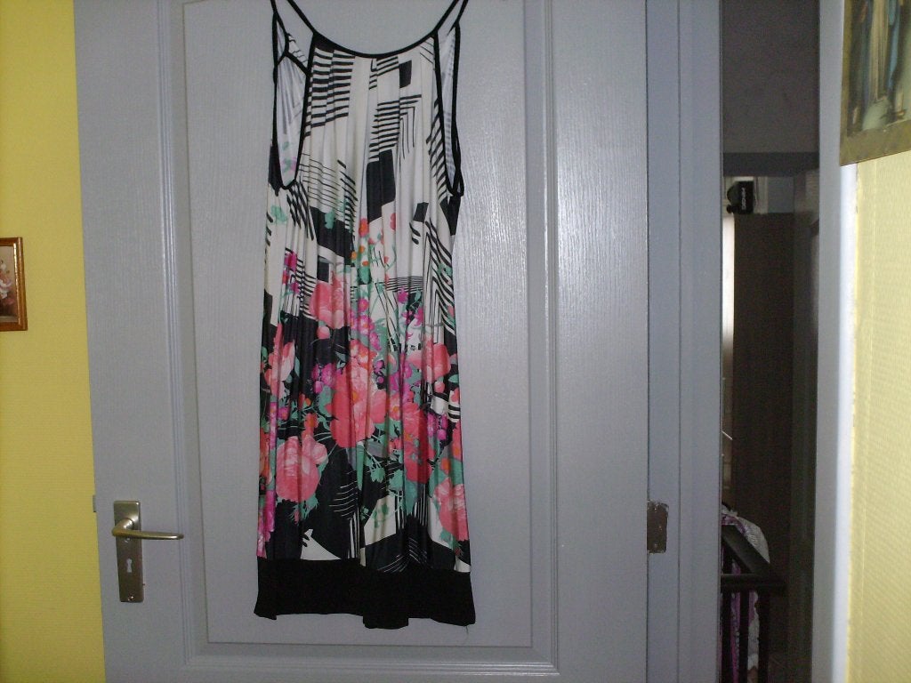 a vendre robe pour dame, Kleding | Dames, Jurken, Ophalen of Verzenden, Zo goed als nieuw, Overige kleuren, Knielengte