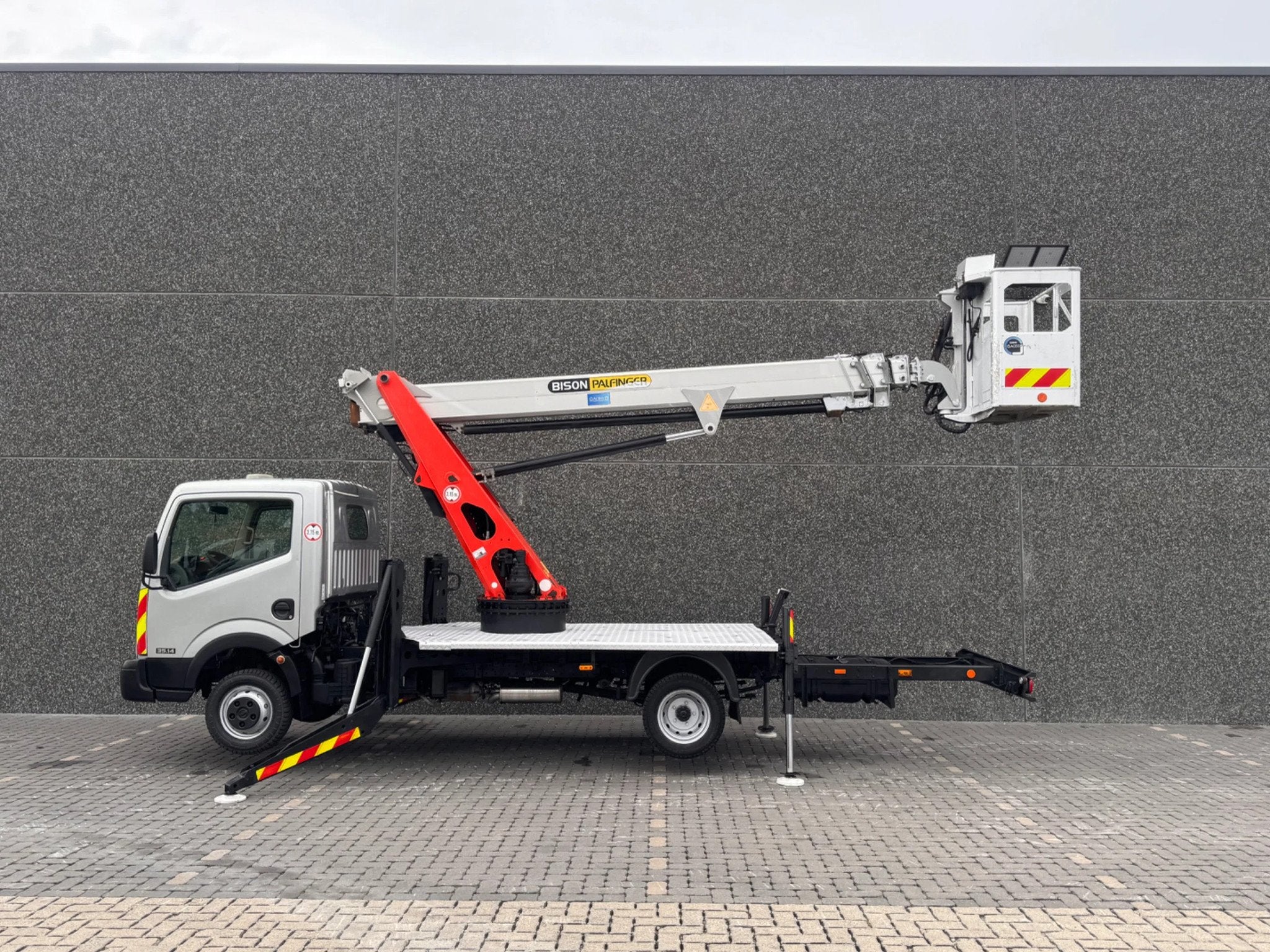 Nissan Cabstar 35.14 Palfinger PA 20 T (bj 2014), Auto's, Euro 5, Gebruikt, Overige brandstoffen, Bedrijf
