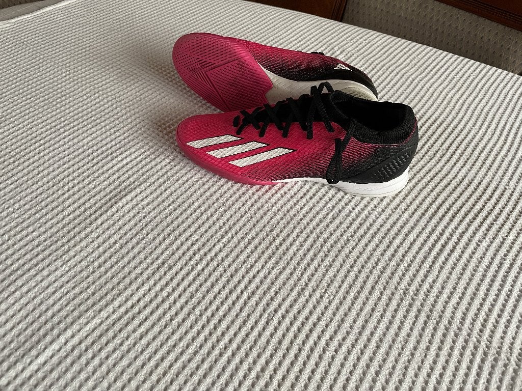 ADIDAS indoor voetbalschoenen maat 41,5, Sport en Fitness, Voetbal, Ophalen, Zo goed als nieuw, Schoenen