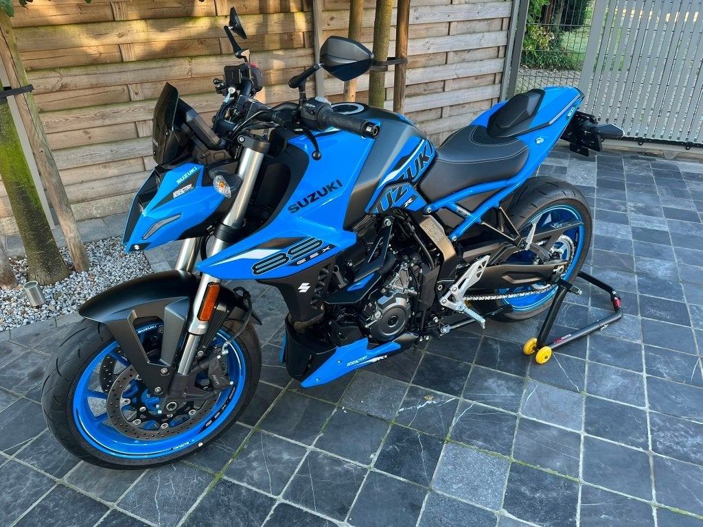 suzuki gsx 8-s **1650 KM**2/2024**Arrow uitlaat**als nieuw**, 2 cilinders, Nieuw, Motorrijbewijs A, Traction Control