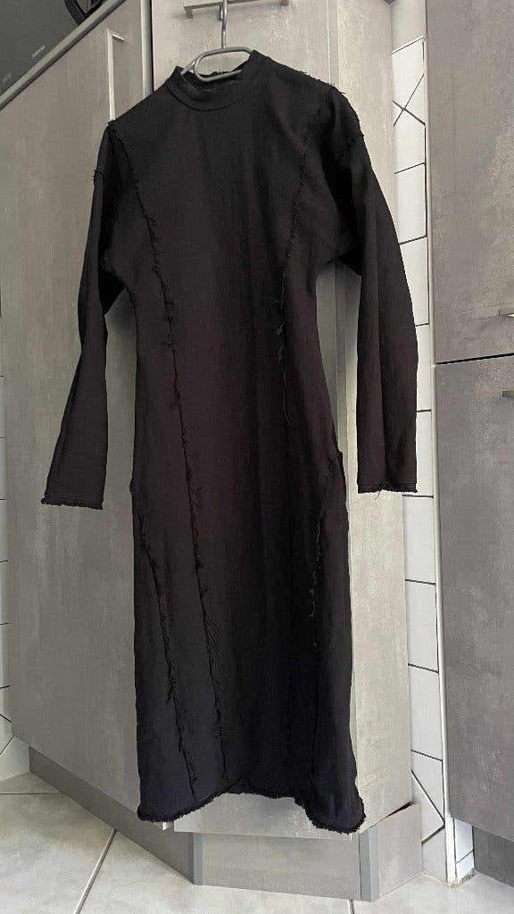 ZARA zwarte halflange jurk met halterrug XS/S, Kleding | Dames, Ophalen of Verzenden, Zo goed als nieuw, Maat 34 (XS) of kleiner