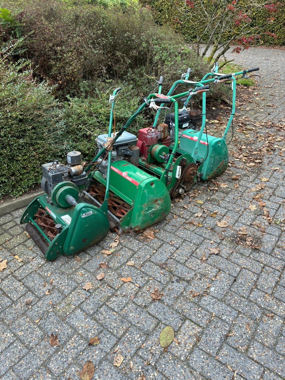 4 ransomes grasmaaiers, Ophalen