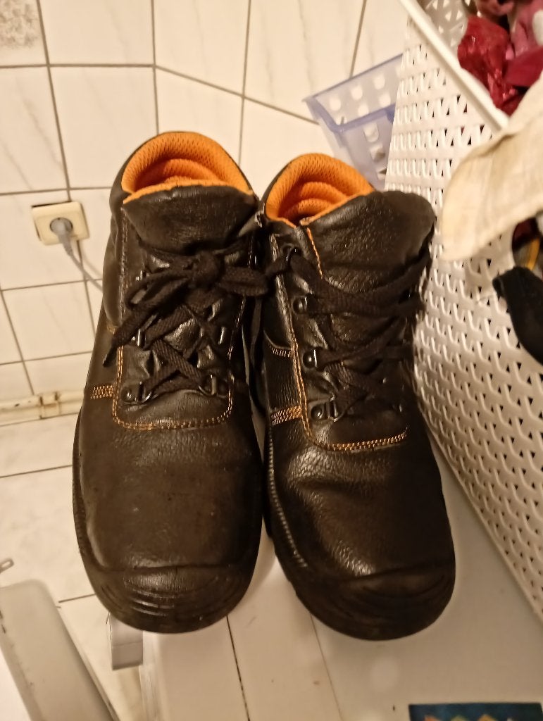 Werkschoenen, Doe-het-zelf en Bouw, Ophalen of Verzenden, Zo goed als nieuw
