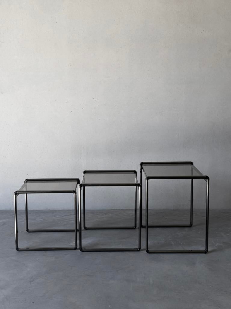Vintage bauhaus nesting bijzettafels in staal en glas, 1980, Ophalen, Zo goed als nieuw, Glas