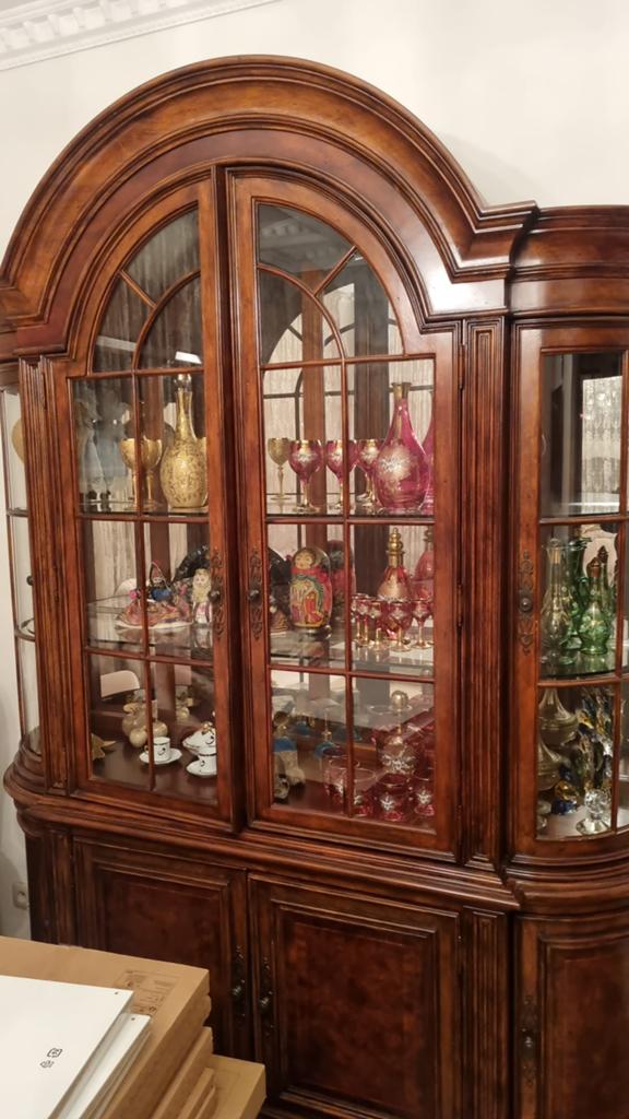 Vitrine classique en bois, Enlèvement, Comme neuf, Verre