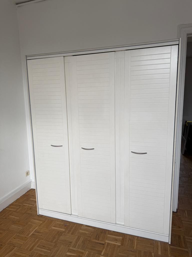 Une armoire en bois de qualité, Maison & Meubles, Enlèvement, Comme neuf