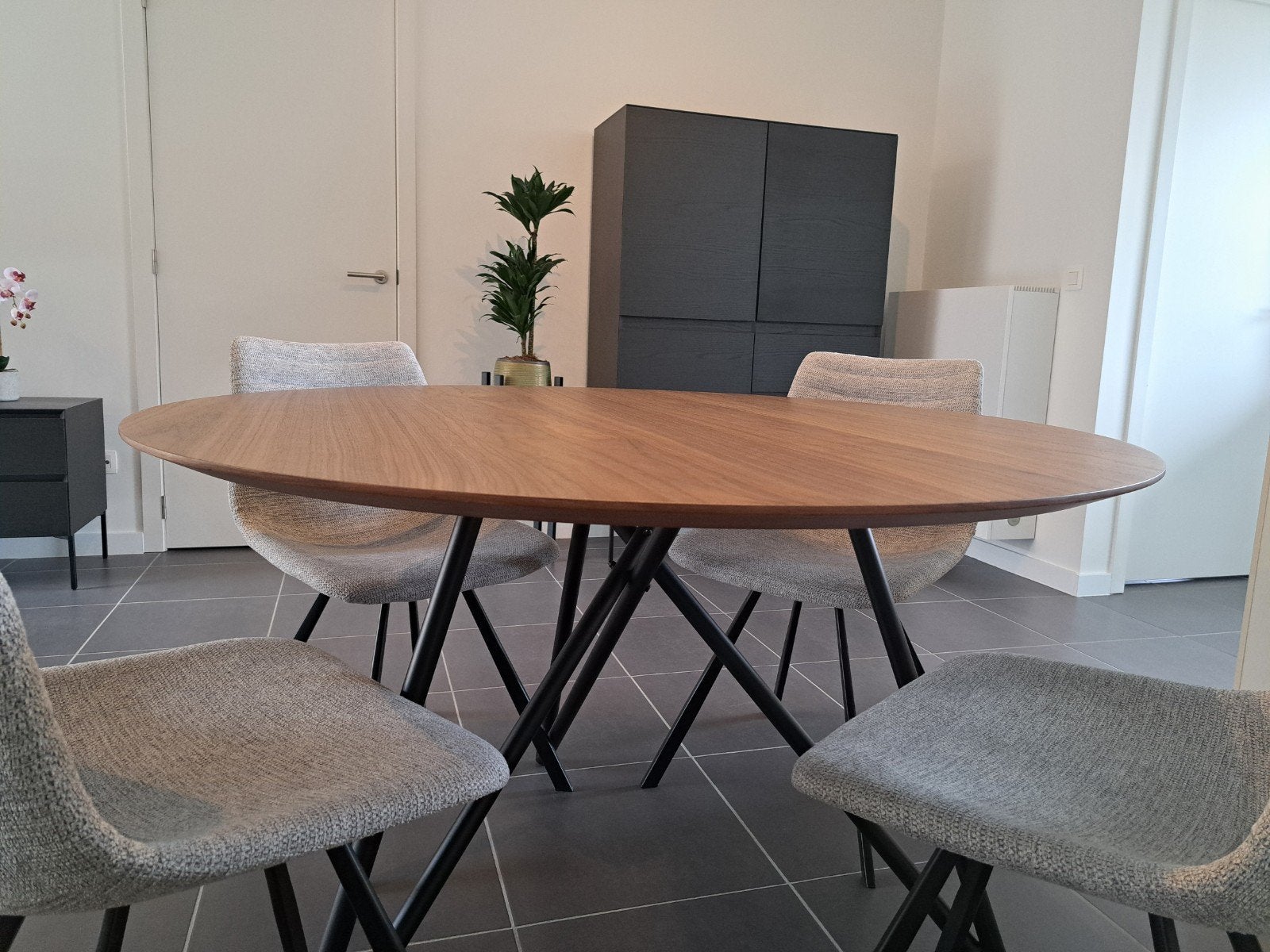 Ronde tafel - walnoot - 130cm - juntoo - v. Aug 25, Ophalen