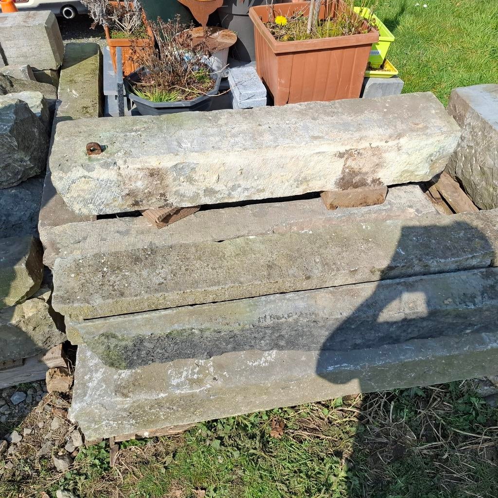 Blauwe stenen vensterbank uit die tijd, Ophalen