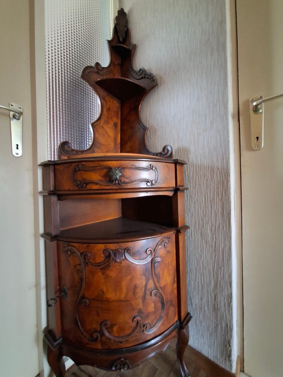 Hoekkastje, Antiquités & Art, Antiquités | Meubles | Armoires, Enlèvement