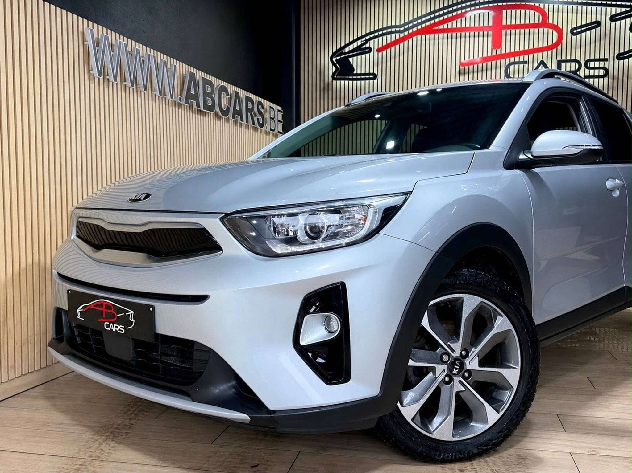 Kia Stonic 1.4i * GARANTIE 12 MOIS * 1ER PROP *, Autos, Cuir, Achat, Euro 6, Entreprise