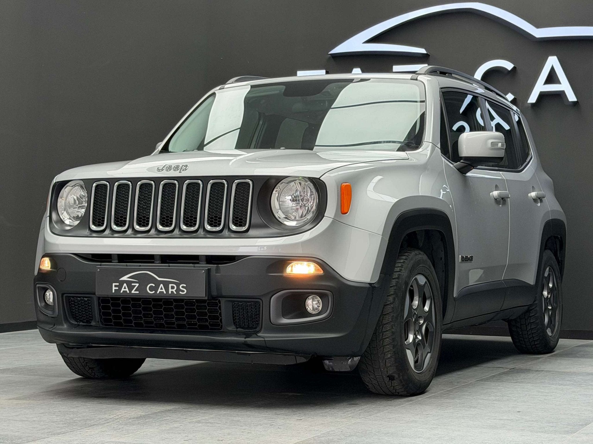 Jeep Renegade 1.6i Longitude * 1ER PROP + GPS + GARANTIE *, Auto's, Navigatiesysteem, Stof, Gebruikt, 4 cilinders