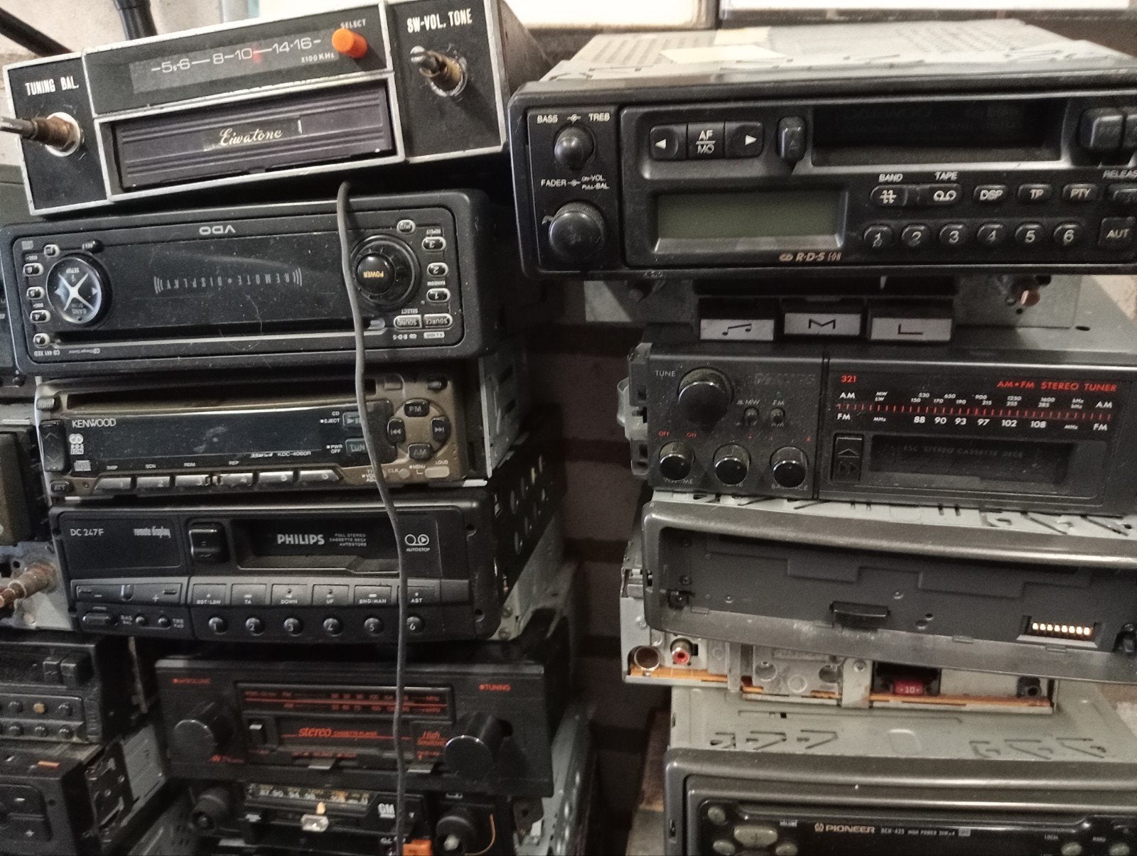 Partij Autoradio's Luidsprekers +-100 stuks, Ophalen