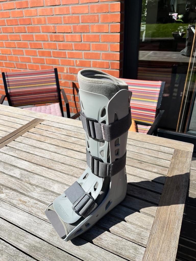 Botte de Marche - Attelle - Aircast taille M - NEUVE, Divers, Orthèses, Enlèvement, Neuf