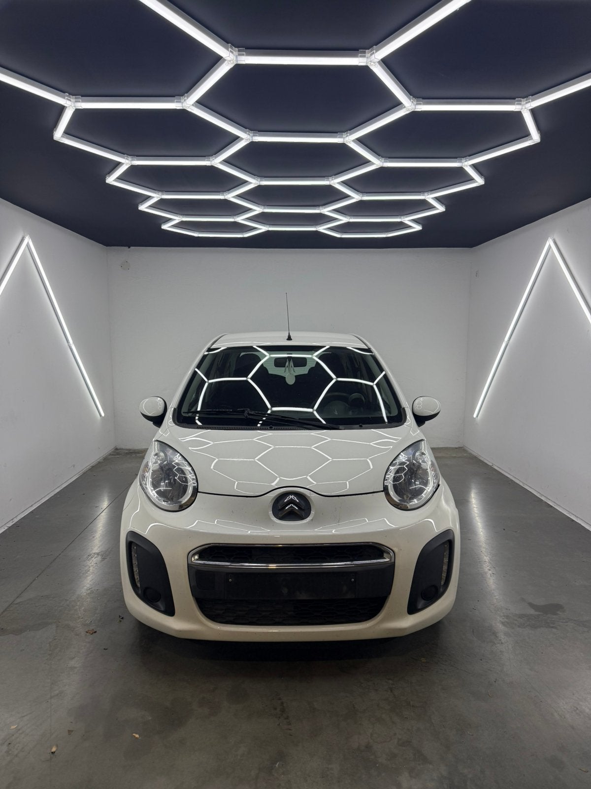 Citroen C1| 2014| SLECHTS 87.680KM| CARPLAY| GARANTIE, Auto's, Voorwielaandrijving, Stof, 50 kW, Zwart