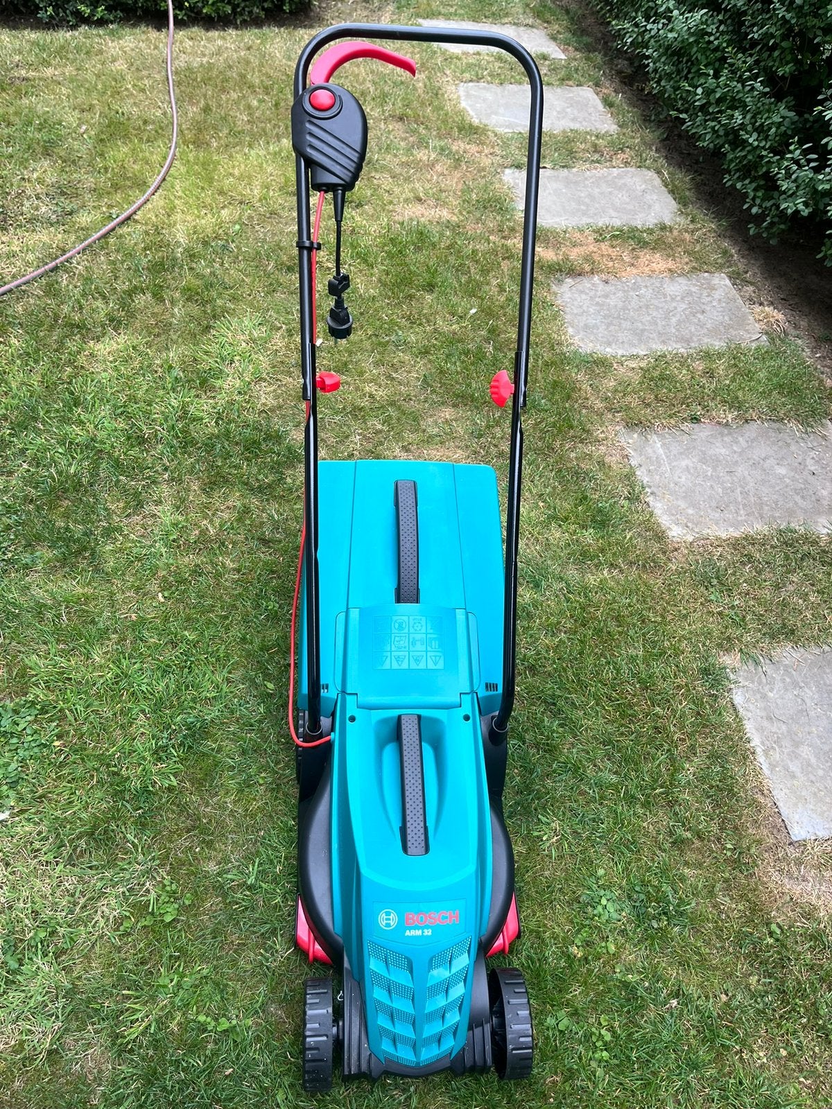 Tondeuse electrique Bosch Arm 32 quasi neuve, Enlèvement, Comme neuf, Bac de ramassage