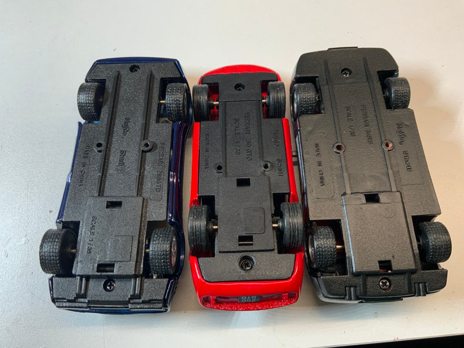 SET VAN 3 AUTO'S FERRARI 1/38 MAISTO/SHELL, Hobby en Vrije tijd, Ophalen of Verzenden, Zo goed als nieuw, Maisto