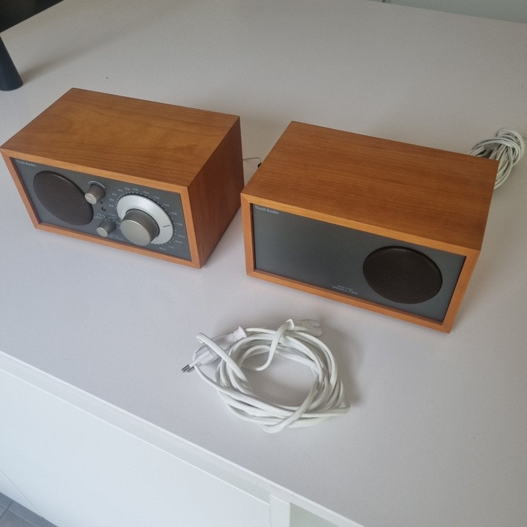 Tivoli Model 2 kersen / taupe, Ophalen, Zo goed als nieuw, Radio