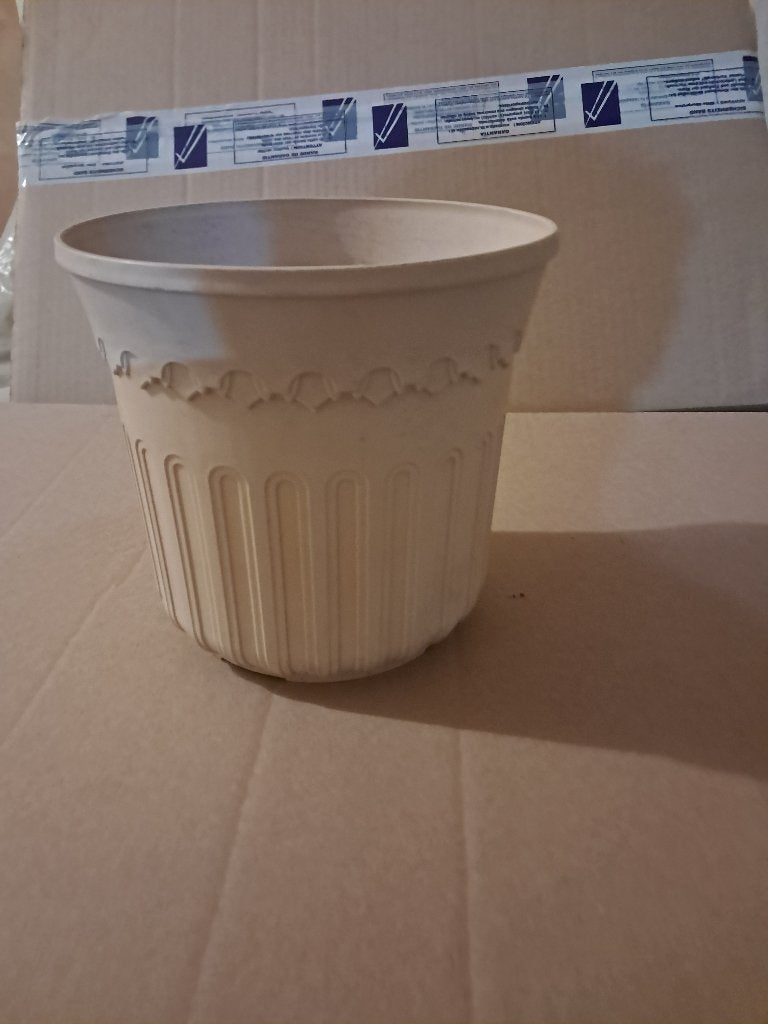 Un pot horticole solide et de qualité de couleur crème., Enlèvement, Utilisé, Intérieur