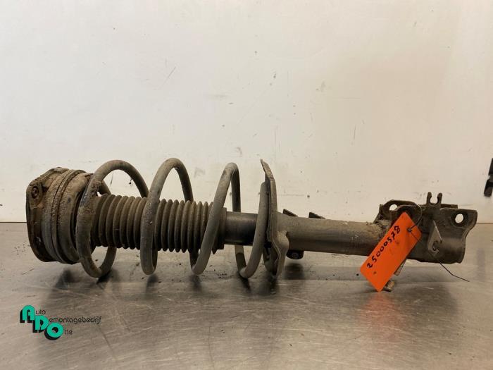 Schokdemperpoot links-voor van een Nissan Qashqai (Qashqai 0, Auto-onderdelen, Ophanging en Onderstel, Nissan, Gebruikt, 3 maanden garantie