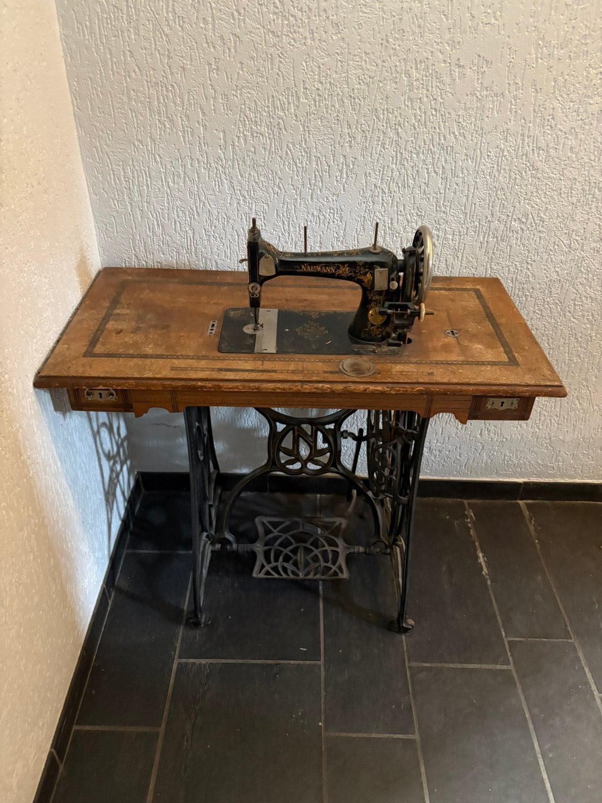 Machine à coudre ancienne, Enlèvement