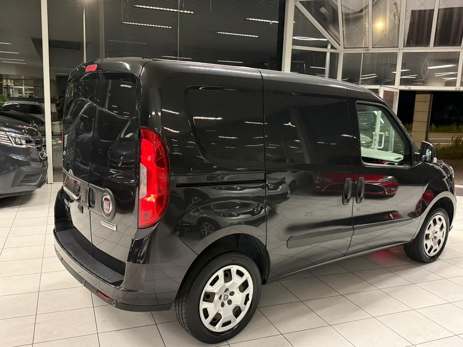 Fiat Doblo Pro Utilitaire 3 Places 1.4i Essence 70kW Euro 6b, Autos, Camionnettes & Utilitaires, 1355 kg, Achat, Euro 6, 3 places