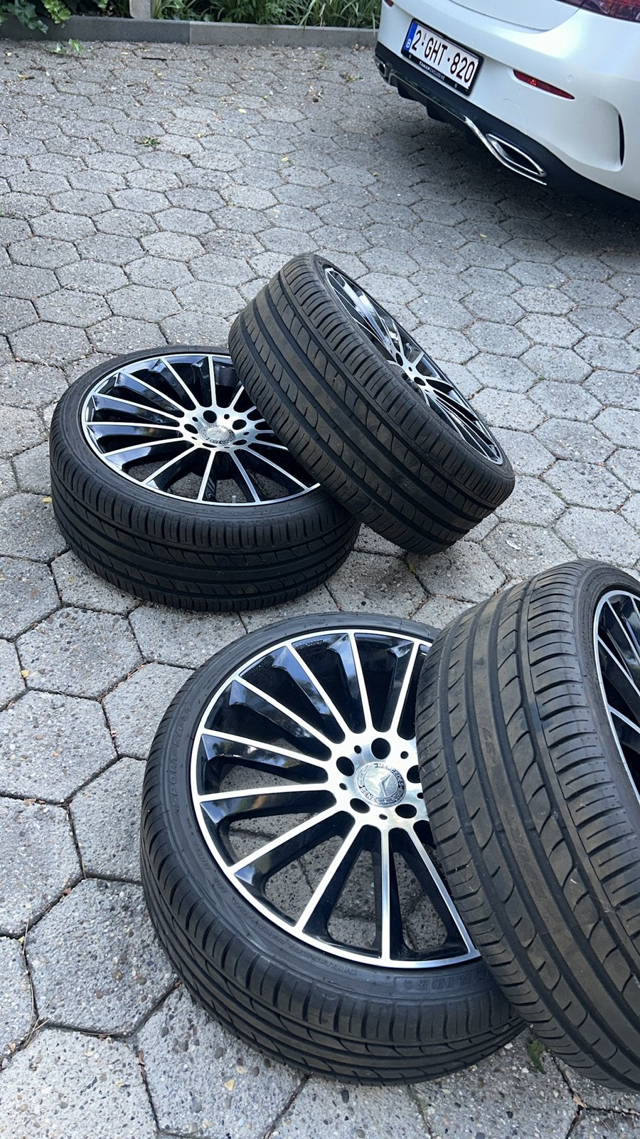 De banden en velgen van de Mercedes E-Klasse, Ophalen of Verzenden, Band(en)