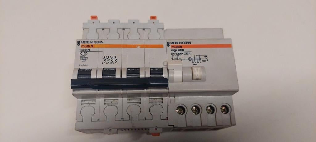 Differentieelschakelaar 300mA/ automaat 4p 20A, Ophalen of Verzenden
