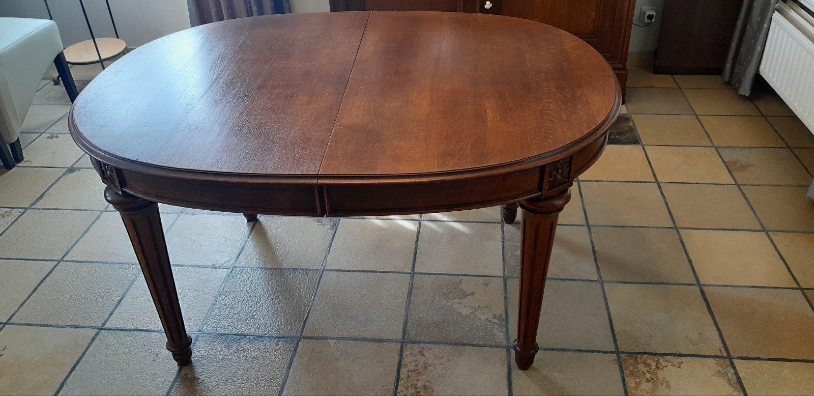 Antieke ovale tafel, Ophalen