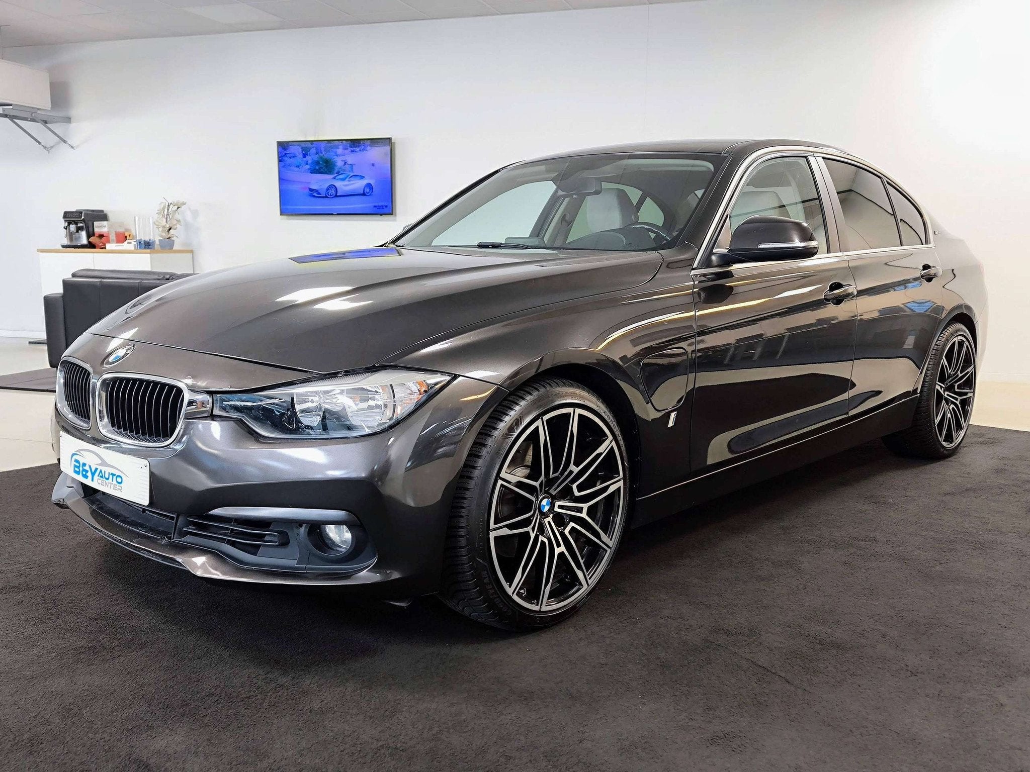 BMW 3 Serie 330 eA Plug-In Hybrid / Leder BTW Aftrekbaar, Auto's, Automaat, Achterwielaandrijving, Gebruikt, 4 cilinders