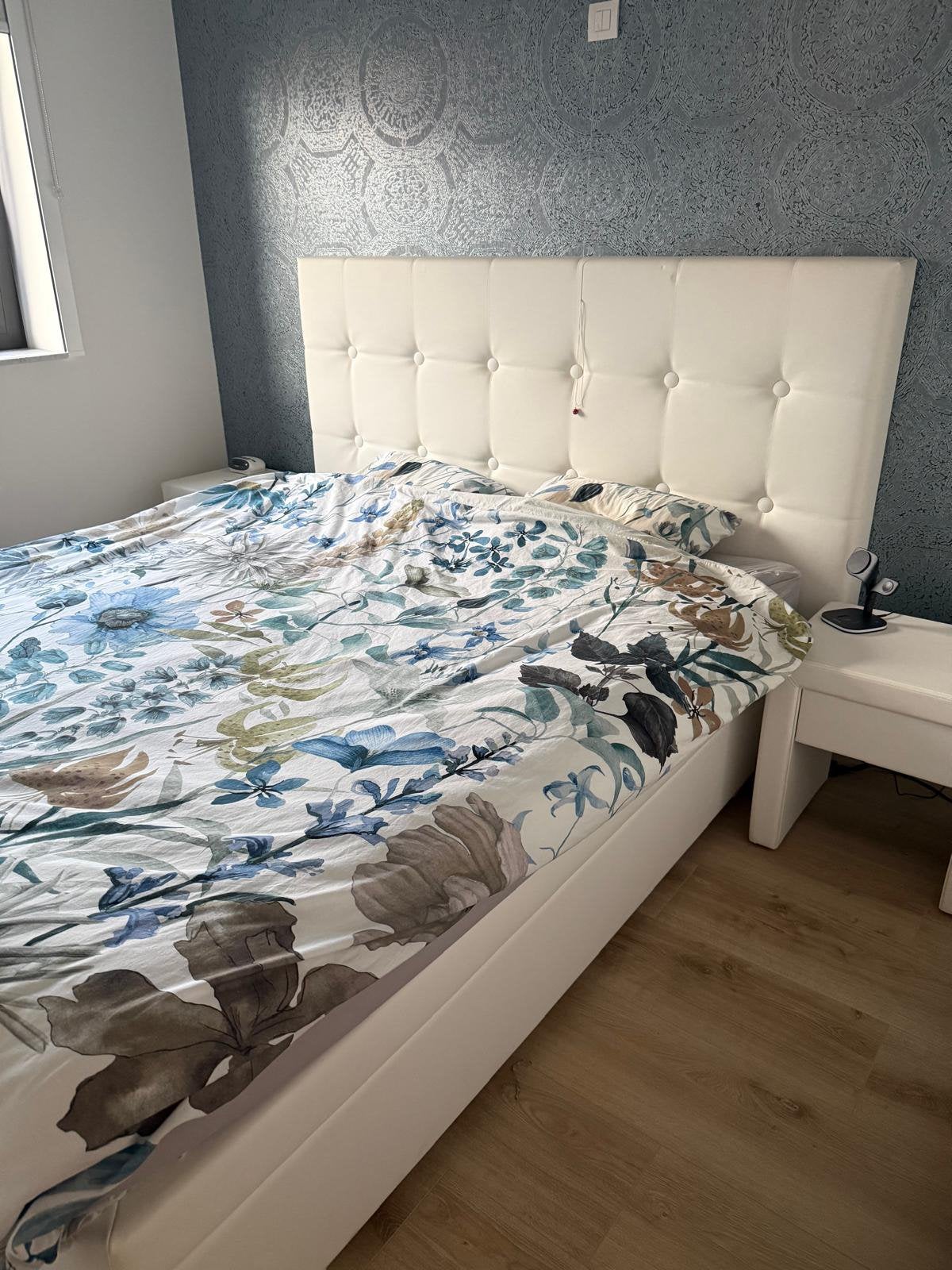 Boxspring met waterbed en 2 nachtkastjes, Huis en Inrichting, Ophalen, Zo goed als nieuw