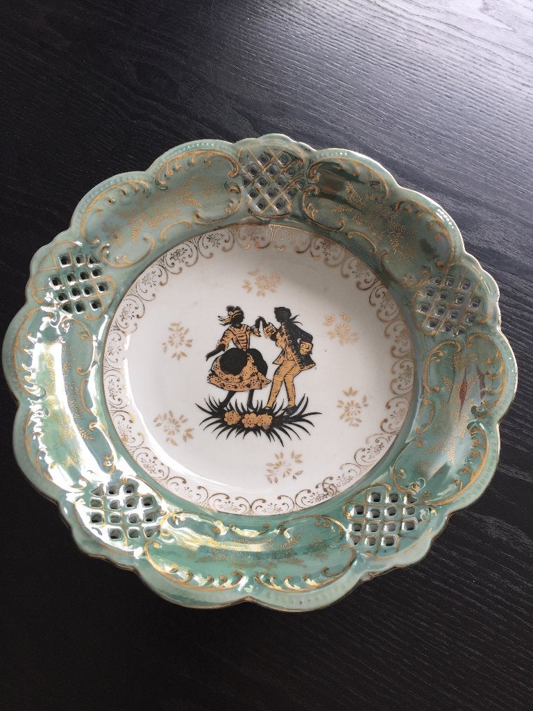 Assiette en porcelaine ajourée sur pied, Collections, Enlèvement, Comme neuf