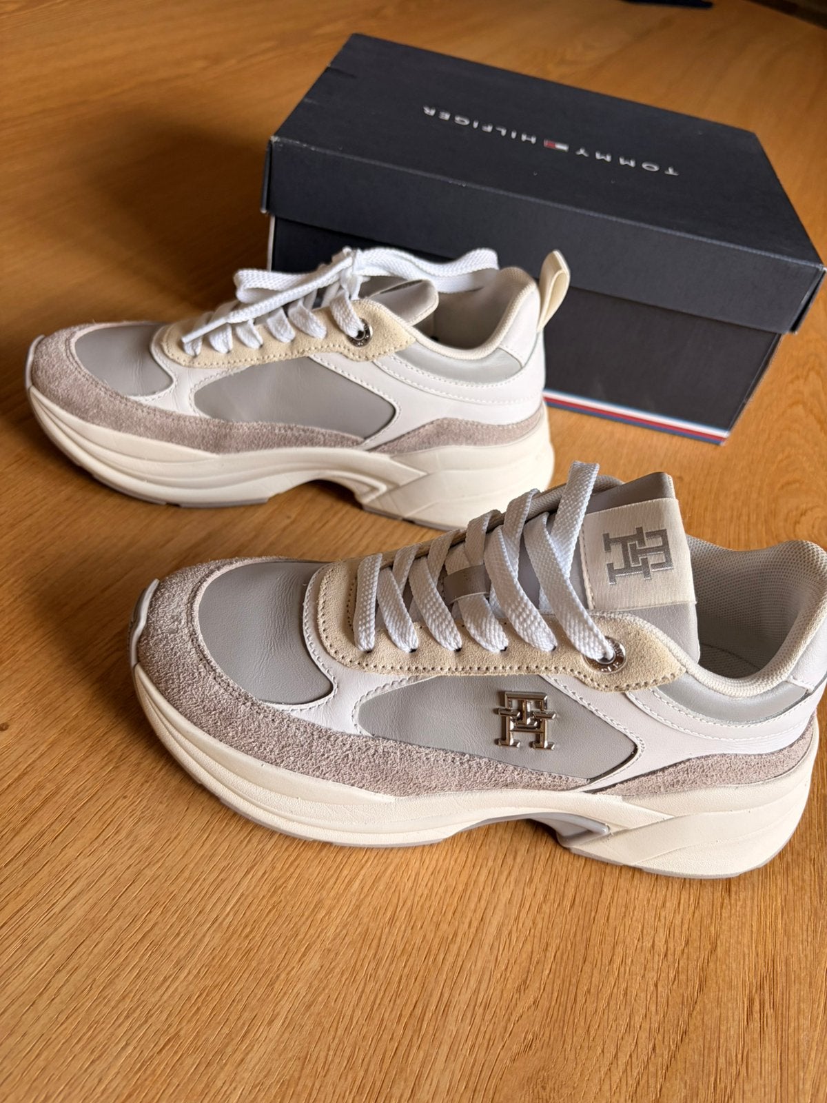 Tommy Hilfiger Schoenen, Ophalen of Verzenden, Zo goed als nieuw, Sneakers