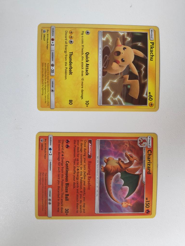 Pokémon Charizard & Pikachu promo pokemon kaarten, Hobby en Vrije tijd, Verzamelkaartspellen | Pokémon, Ophalen of Verzenden, Zo goed als nieuw