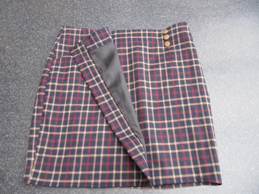 korte overslag- rok geruit 38 zwart, bordeaux, Kleding | Dames, Rokken, Ophalen of Verzenden, Nieuw, Maat 38/40 (M), Overige kleuren