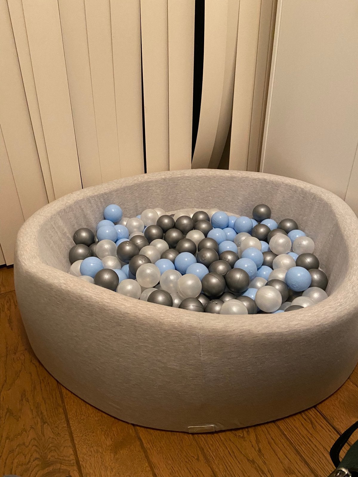 Ballenbad grijs blauw en witte ballen. Textiel is uitwasbaar, Ophalen of Verzenden, Zo goed als nieuw