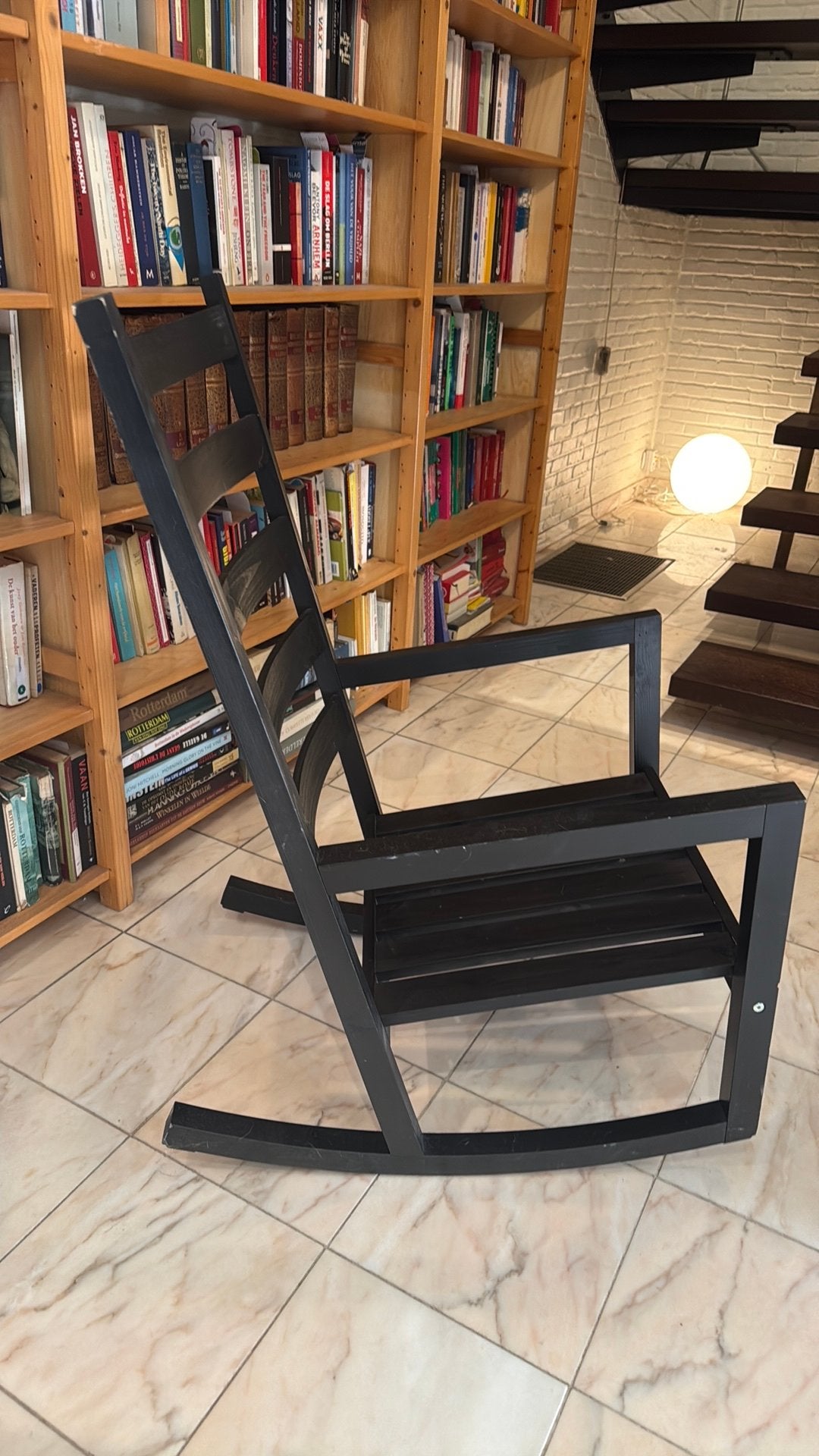 Zwart houten schommelstoel, Ophalen, Gebruikt, Zwart, Eén
