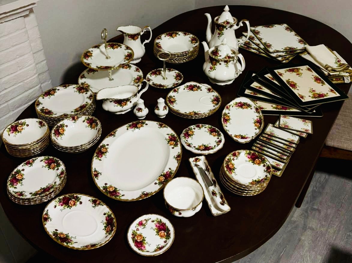 Service Royal Albert «Old Country Roses» England, Maison & Meubles, Cuisine | Vaisselle, Enlèvement, Porcelaine, Royal Albert
