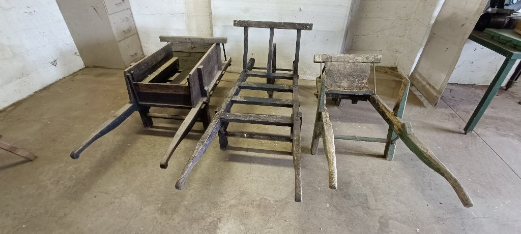 Anciennes brouettes en bois, Jardin & Terrasse, Brouettes, Enlèvement, Utilisé, À une roue