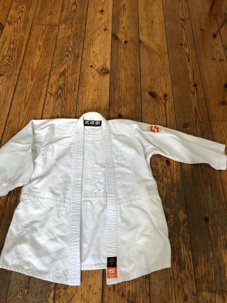 Kimono Judo idéal compétition taille 160cm, Sports & Fitness, Vêtements d'arts martiaux, Judo, Enlèvement, Utilisé