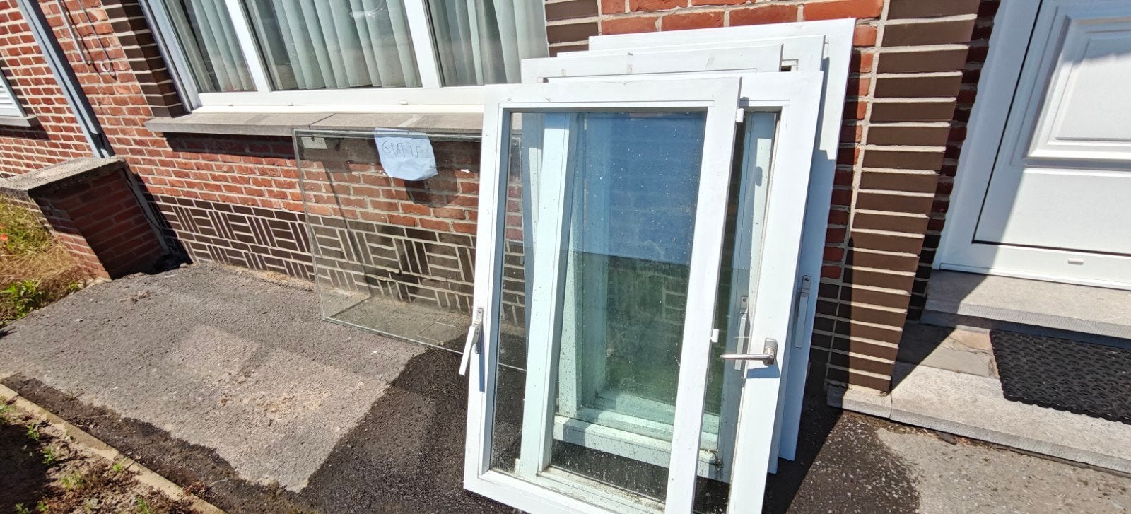 Vensters gratis/gratuite, Doe-het-zelf en Bouw, Raamkozijnen en Schuifdeuren, Ophalen