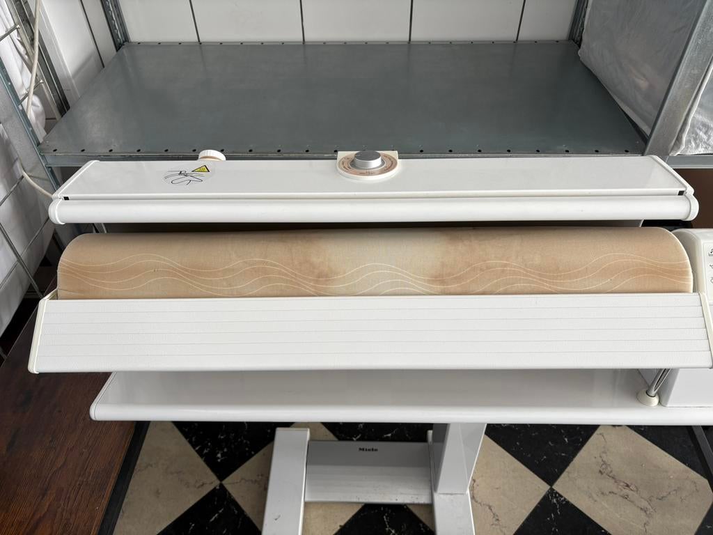 Miele strijkrol mangel B995 stoomfunctie, Electroménager, Fers à repasser & Planches à repasser, Enlèvement, Comme neuf