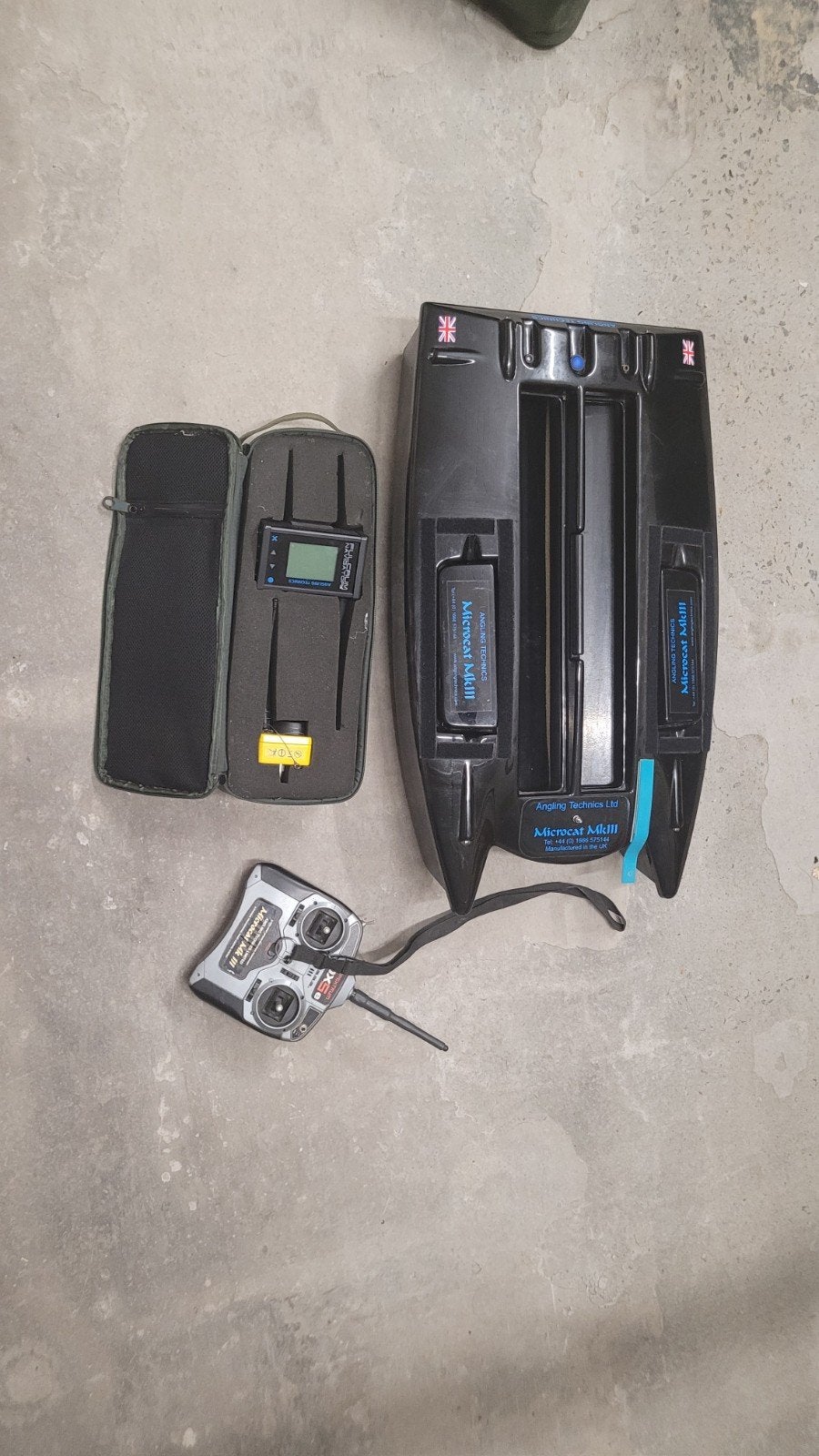 Microcat Mk3 Voerboot + navigator, Ophalen, Gebruikt, Complete set