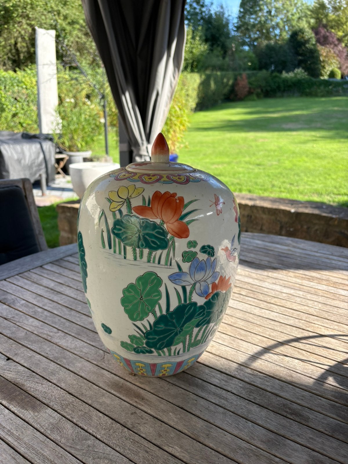 Vase, Enlèvement