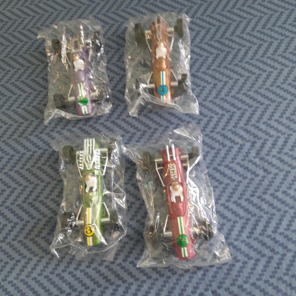 LYRA PLASTIC HONG KONG* 1:43 *4 VOITURES DE COURSE DE FORMUL, Hobby & Loisirs créatifs, Voitures miniatures | 1:43, Neuf, Voiture